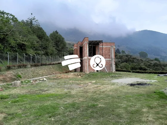 Venta Lote Con Casa En Construcción En Norteamérica - Bello