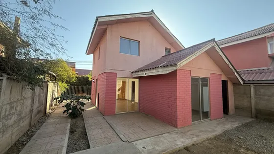 Los Andes Venta Propiedad De Dos Pisos Condominio Los Alamos