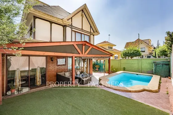 Venta De Acogedora Casa En Peñalolen