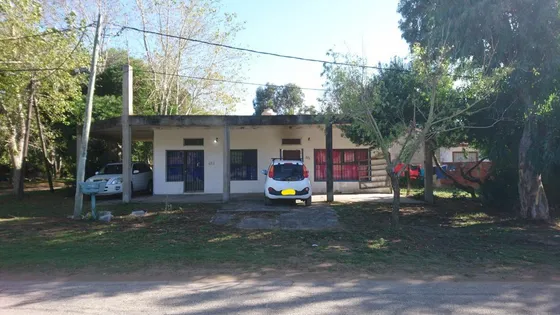 Casa En Venta - 4 Dormitorios 3 Baños 4 Cocheras - 350mts2 - Las Toninas