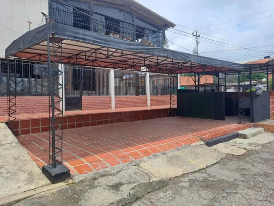 Mayra Lara Rah Te Ofrece La Oportunidad De Emprender En El Negocio De Comida Rápida Con Este Excelente Local En Alquiler De 36mts2, Con Área All Grill, Espacio Techado Para Mesas Y Sillas, 10 P/e 