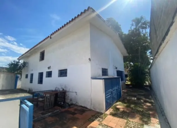 Se Alquila Casa Comercial En La Viña 