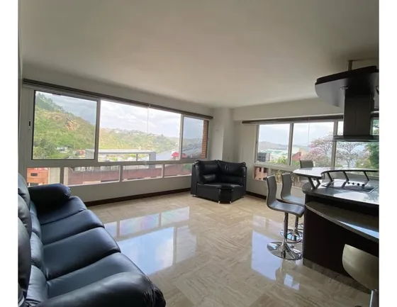 En Venta. Townhouse. 227,56mts2. 3h/3b/2p. Urb. El Peñón.