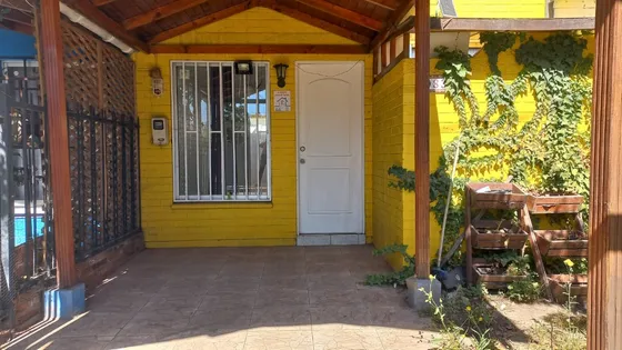 Impecable Casa En Lindo Barrio Residencial