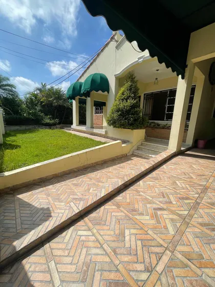 Rentó Casa Frente Al Nacional De Villa Olga Santiago
