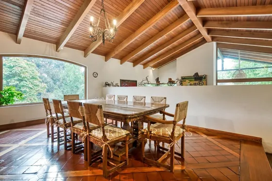 Increíble Casa Con Gran Terreno 1.4há En Exclusivo...
