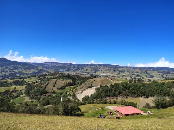Gran Terreno Con Casa Campestre En Carmen De Carupa