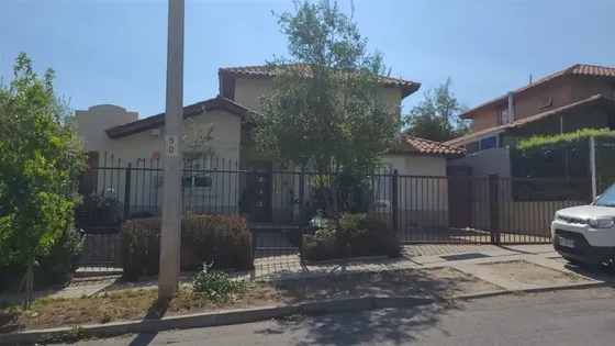 Casa En Venta De 4 Dorm. En Puente Alto