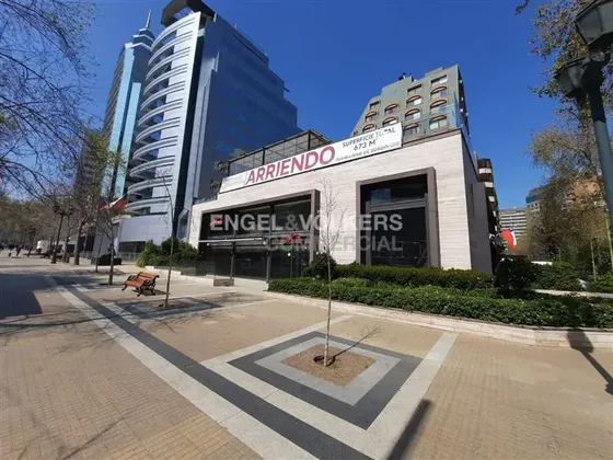 Amplio Local Comercial En Venta, Barrio El Golf