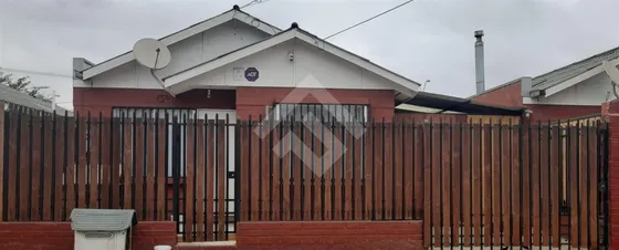 Casa En Venta De 3 Dorm 2 Baños, Estacionamiento En Coquimbo