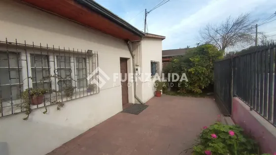Casa En Venta De 2 Dorm. En Recoleta
