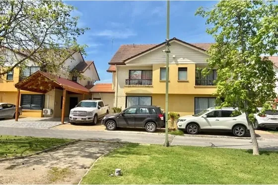 Amplia Casa Con Piscina - Ciudad Satélite, Maipú