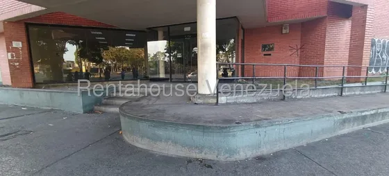 Jip 25-18301. Renta House Vende Terreno Con Bienhechurias De 2411 Mts2, Para Inversionistas, Proyectos Habitacionales, Etc. Zona Centro De Maturin.