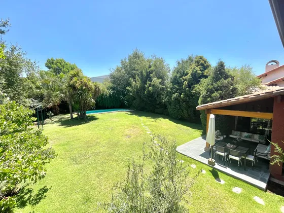 Casa Chilena, Golf De Manquehue, Amplio Jardín, 6d 6b 3estac