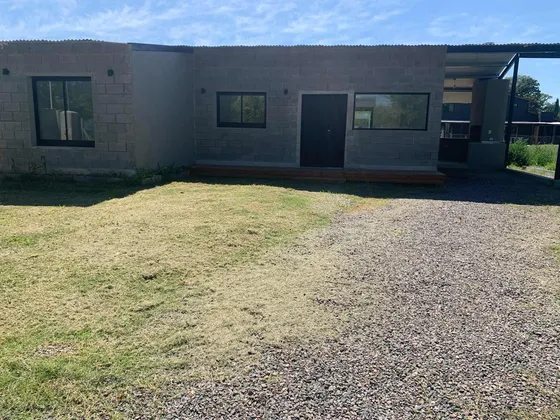 Casa En Venta - 3 Habitaciones - Terreno De 540m2 - Cubierto 80mts2 - Semi Cubierto 30mts2