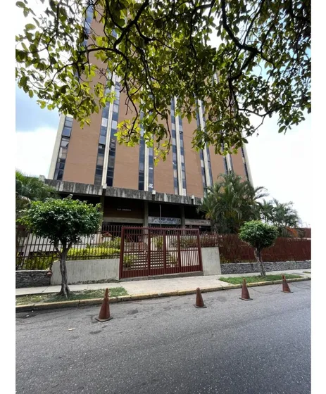 La Urbina. Alquiler Oficina 116m2. 8126