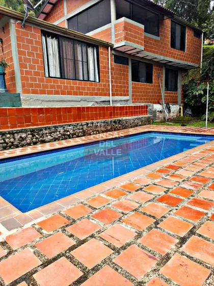 La Buitrera De Cali, 2.400 M2, Venta 