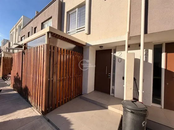 Casa En Arriendo De 4 Dorm. En Maipú