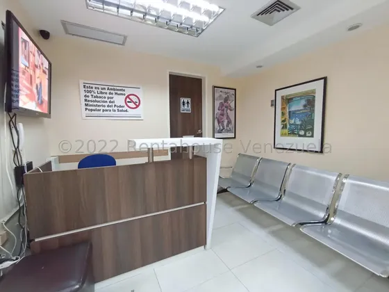 Karen Burgos Vende Espectacular Local Comercial Al Este De Barquisimeto, Cód. 23-10862, Con 5 Cubículos Diseñados Con Detalles De Primera.