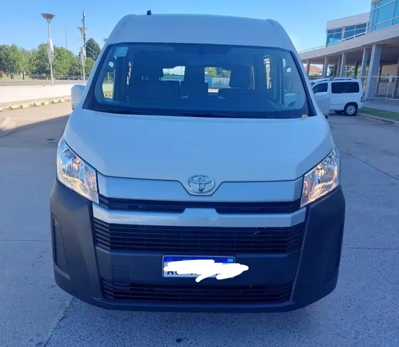 Toyota Hiace 2.8 Tdi Furgón 6at L2h2 3a 5p