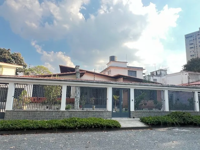 Quinta La Floresta Una Planta 528 M2 Calle Ciega