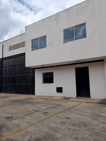 Atlantis Brsca Ofrece En Alquiler Galpon 17 En Centro Empresarial Caroni