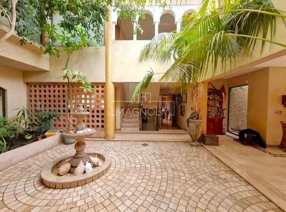 Casa En Arriendo De 7 Dorm. En Las Condes