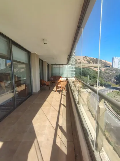 Vendo Soleado Dpto. Amoblado-3 Estacionamientos 2 Bodegas .