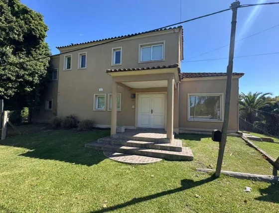 Casa En Venta - 3 Dormitorios 4 Baños 4 Cocheras - 550mts2 - Villa Elisa [financiada]