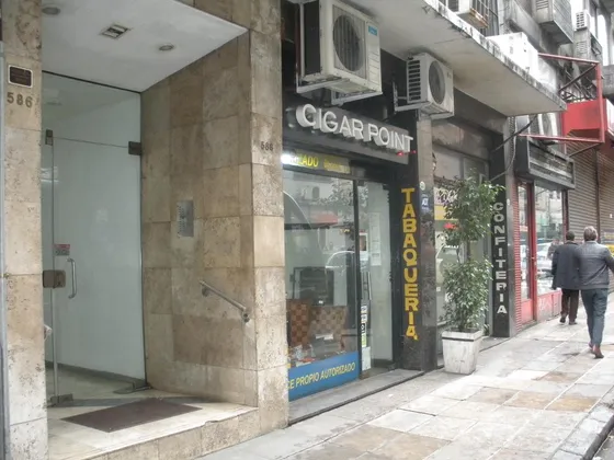 Oficina Al Frente En Buen Estado