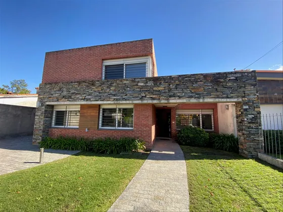 Casa Carrasco Próximo Arocena Alquiler Oficina O Vivienda