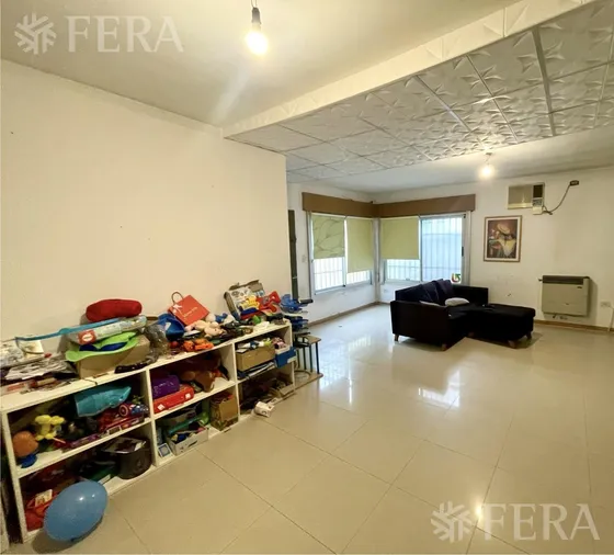 Venta De Ph 4 Ambientes Con Cochera Y Jardín En Quilmes