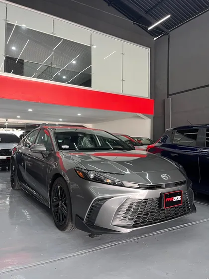 Toyota Camry Híbrido Americano