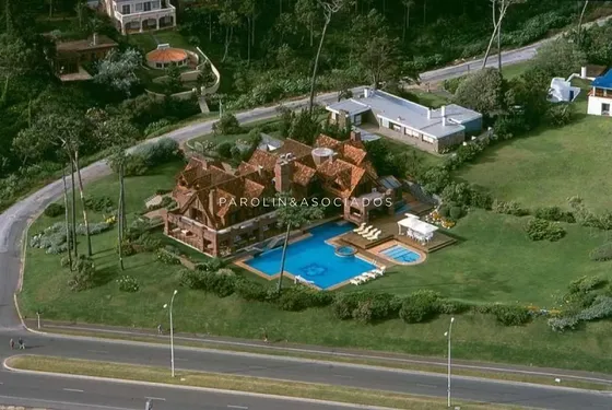 Casa En Venta De 7 Dormitorios En Pinares, Punta Del Este.