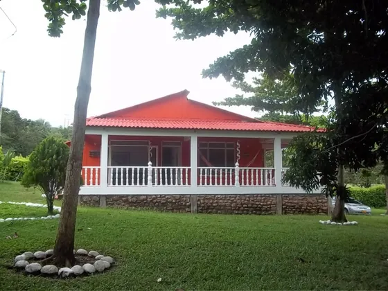 Hermosa Finca Con Casa Campestre Y Piscina 