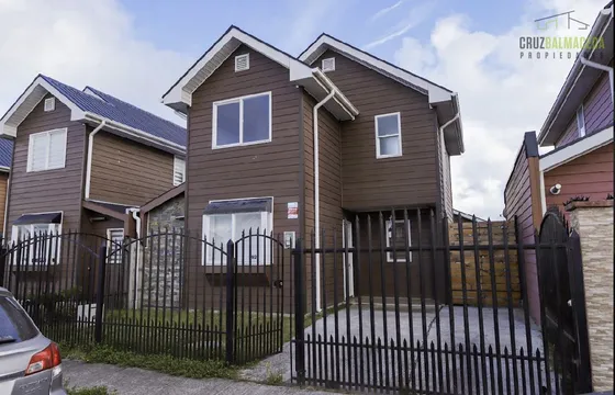 Casa En Venta De 3 Dorm. En Puerto Montt Av Austral 