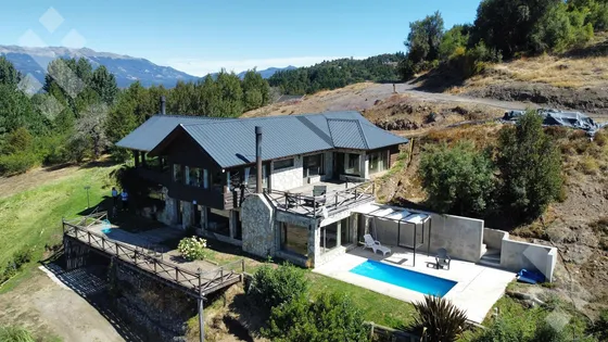 Venta Casa 6 Ambientes Con Pileta - B° Peñon De Lolog - San Martin De Los Andes