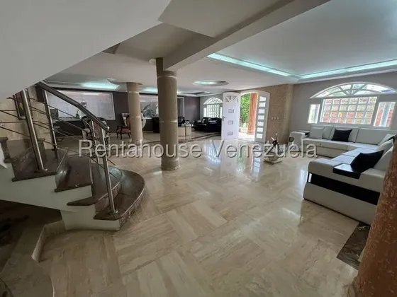 Nc Casa En Venta En Clnas. De Vista Alegre Con Área De Parrilla En Residencia Privada 27-950