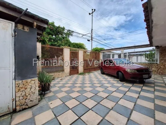 Erika Armeya Vende, Casa En La Urbanizacion Las Mercedes De Cabudare. Flex: 25-22686