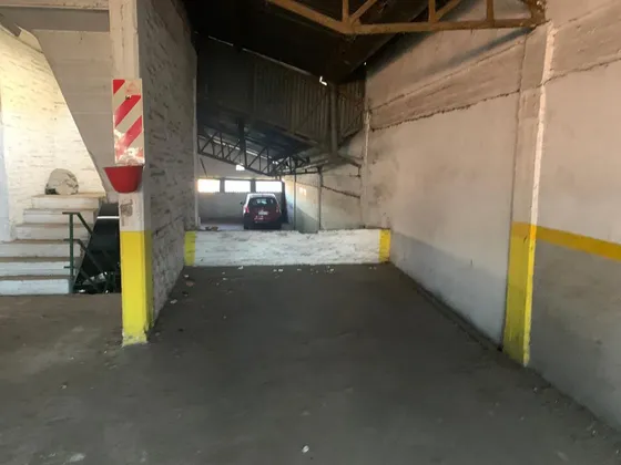 Venta Cochera Fija Techada En Lanús Oeste  Centro