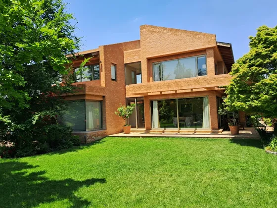 Espectacular Casa Con Gran Patio En Santuario Del Valle