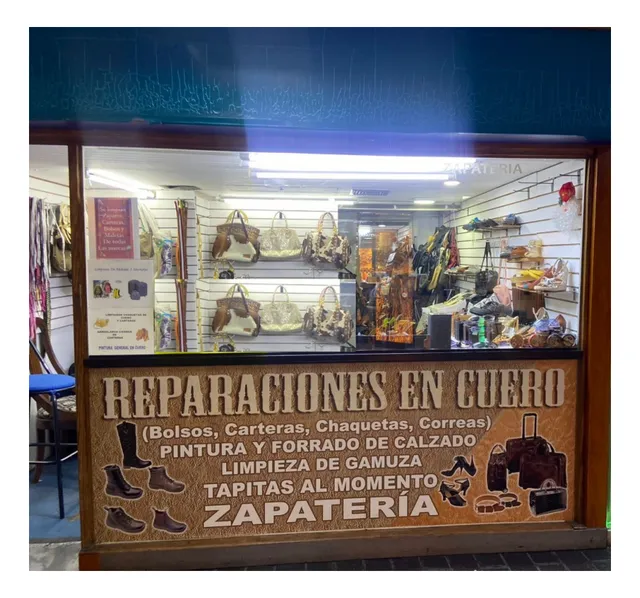 Se Vende Local Comercial De 14m2/ Centro Comercial La Piramide