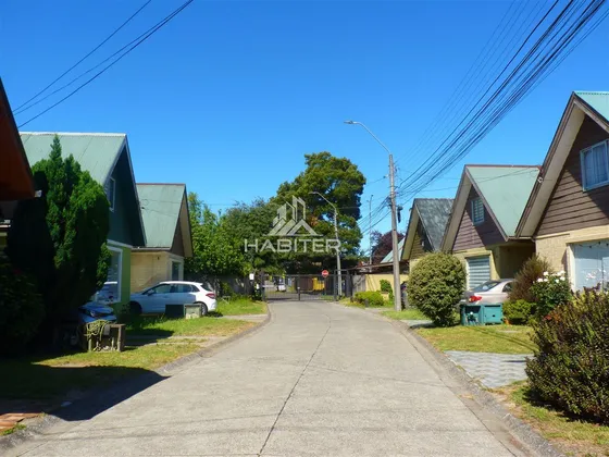 Casa En Venta Con 3d Y 2b En Pasaje Cerrado En Valdivia