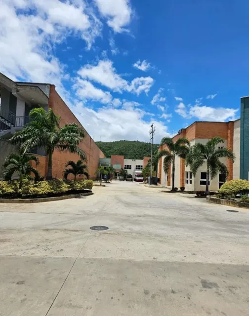 Leandro Araque Inzitu Realtors Vende Galpon Ubicado En Centro Empresarial Del Norte Sector Manantial Naguanagua Edo Carabobo Nueva Captación* 
