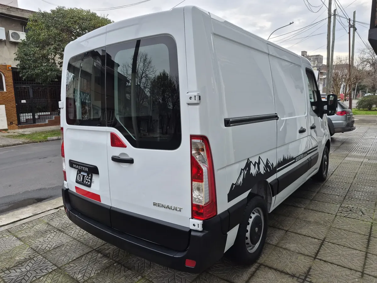 Renault Master508369092740403204