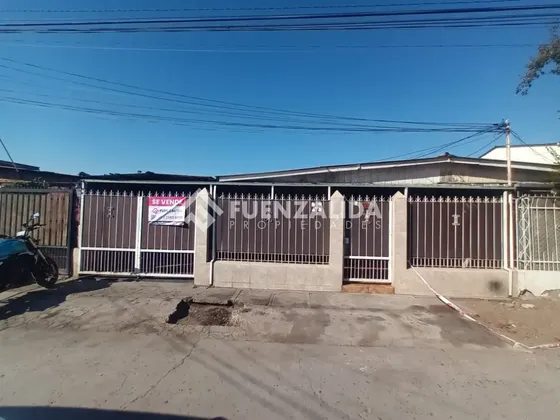Casa En Venta De 3 Dorm. En Estación Central