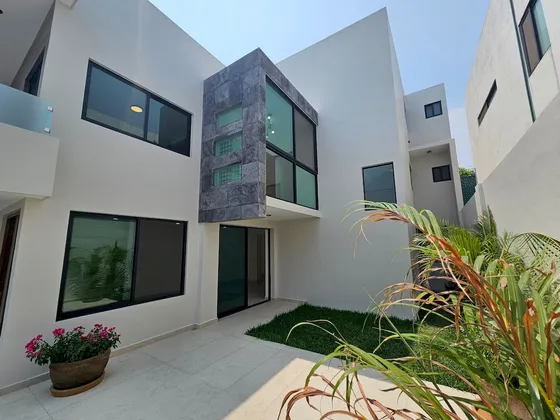Casa Estilo Minimalista A 5 Min. Del Centro De Cuernavaca.