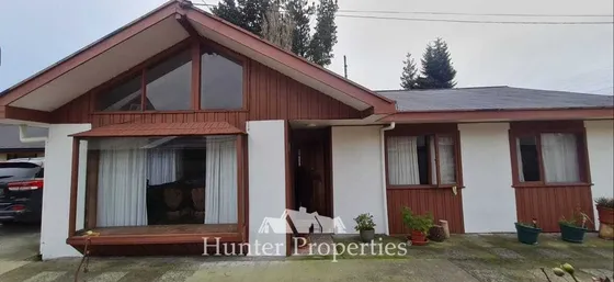 Casa En Venta Con Cabaña En Amplio Terreno En Puerto Montt