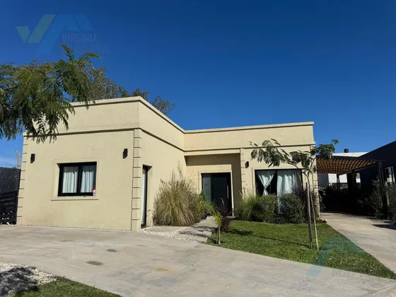 Venta De Casa Con Pileta - Santa Emilia Pilar Del Este