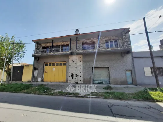 3 Unidades En Lote De 17x26 Mts En Cnel Mendez Al 1900 - 761 M2 De Existencia